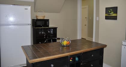 Moncton Suites - 81 Maple Street
