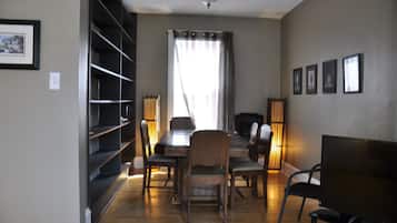 Comfort Apartment, Kitchen | In-room dining