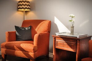 Superior Apartment, 2 Queen Beds, Kitchen | Living room | Flat-screen TV - Moncton Suites - 267 Universite Ave (Moncton)