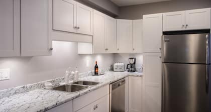 Moncton Suites - 267 Universite Ave