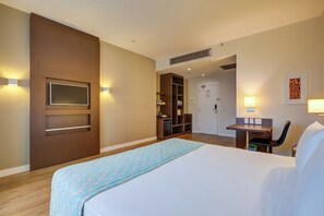 Deluxe-Doppelzimmer | Minibar, Zimmersafe, Schreibtisch, Verdunkelungsvorhänge