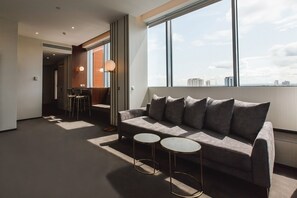 Suite, 1 soverom | Oppholdsrom | TV og MP3-dokkingstasjon