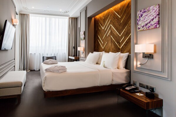 Sengetøy av topp kvalitet, safe på rommet og skrivebord