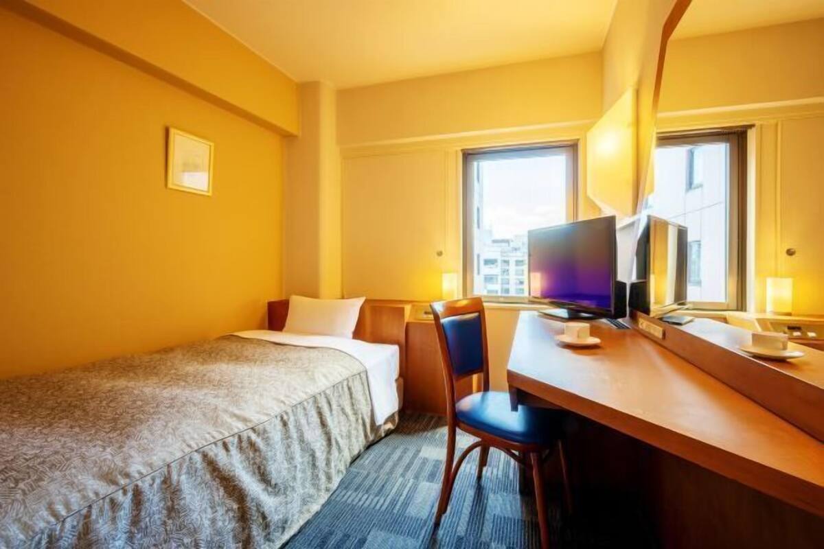 Escritorio y espacio para trabajar con un portátil