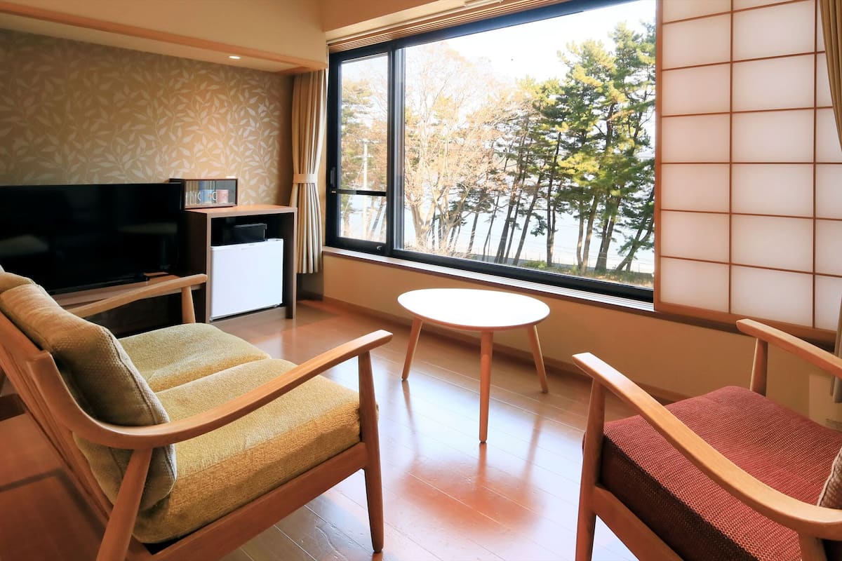 Free WiFi, bed sheets, wheelchair access
