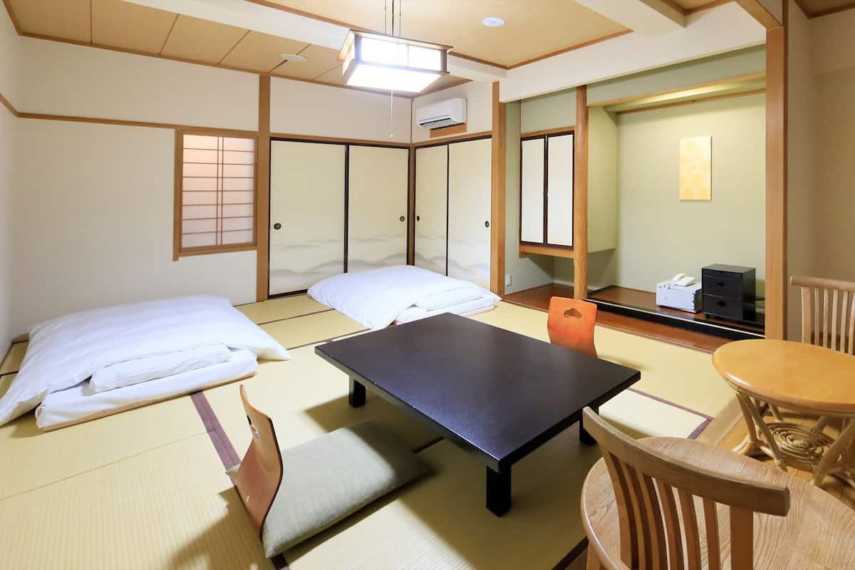 Free WiFi, bed sheets, wheelchair access