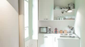 Studio, Via Spartaco 33 | Private kitchen | Fridge, microwave, espresso maker, coffee/tea maker