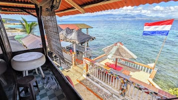 Romantic Cabin, 1 Bedroom, Beach View, Oceanfront | Living area