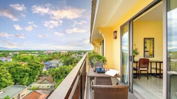 Grand Deluxe Room with Large Balcony | Balcony