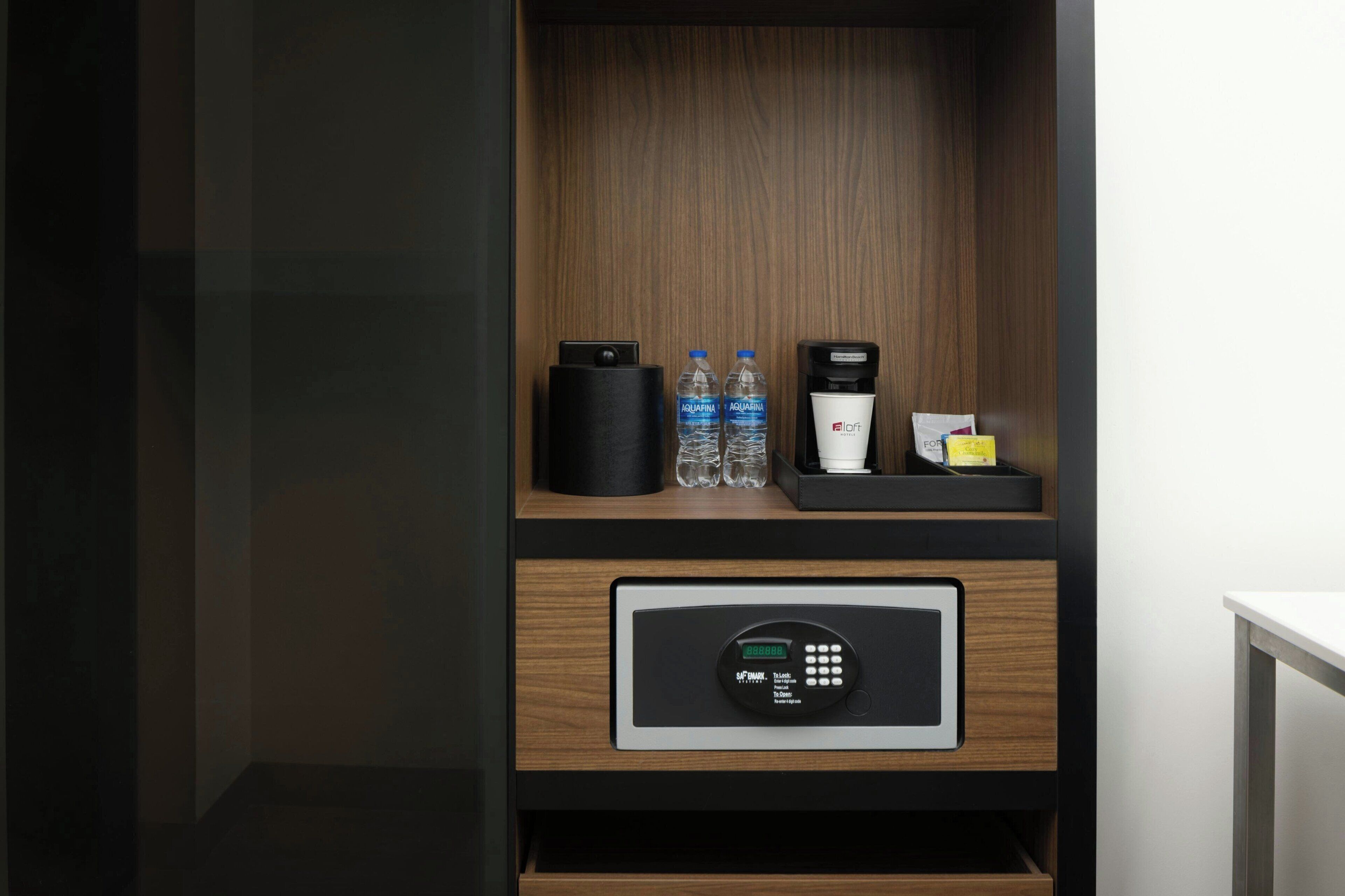 1 bedroom, in-room safe, desk, laptop workspace