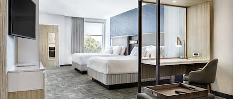 Luxe beddengoed, een bureau, een laptopwerkplek