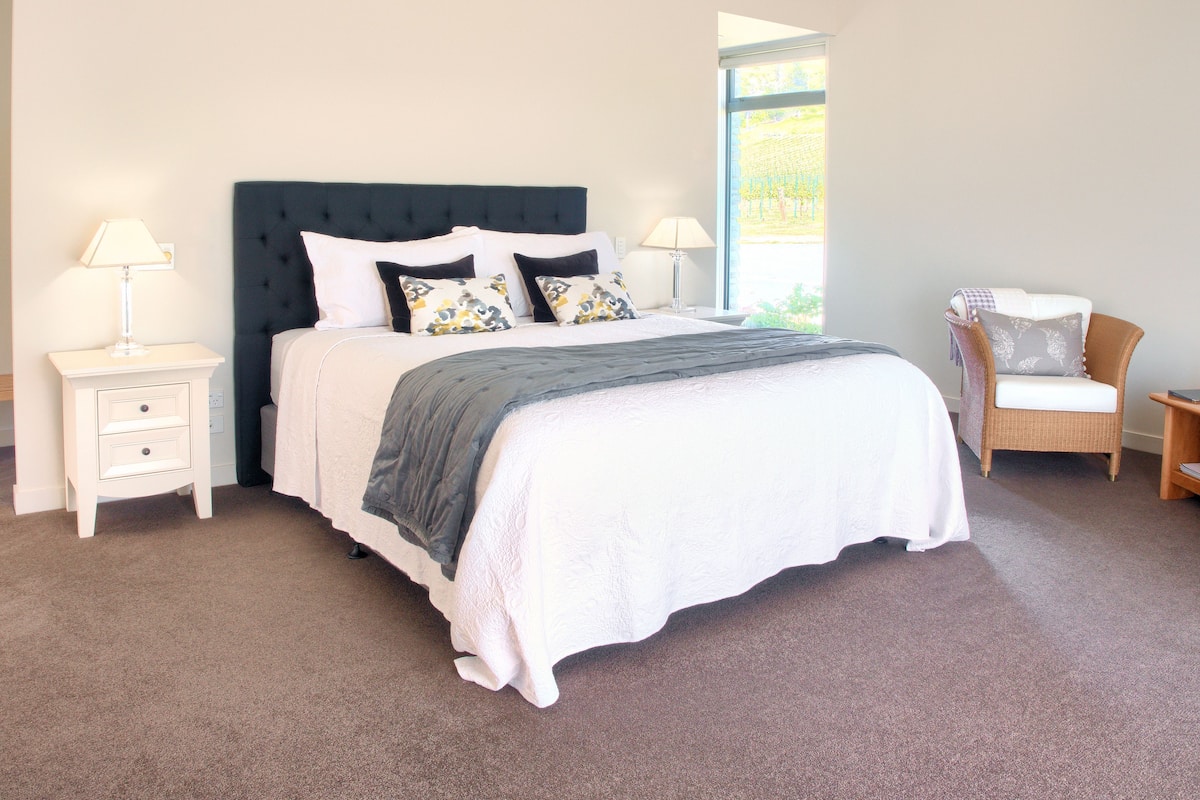 Egyptian cotton sheets, premium bedding, in-room safe