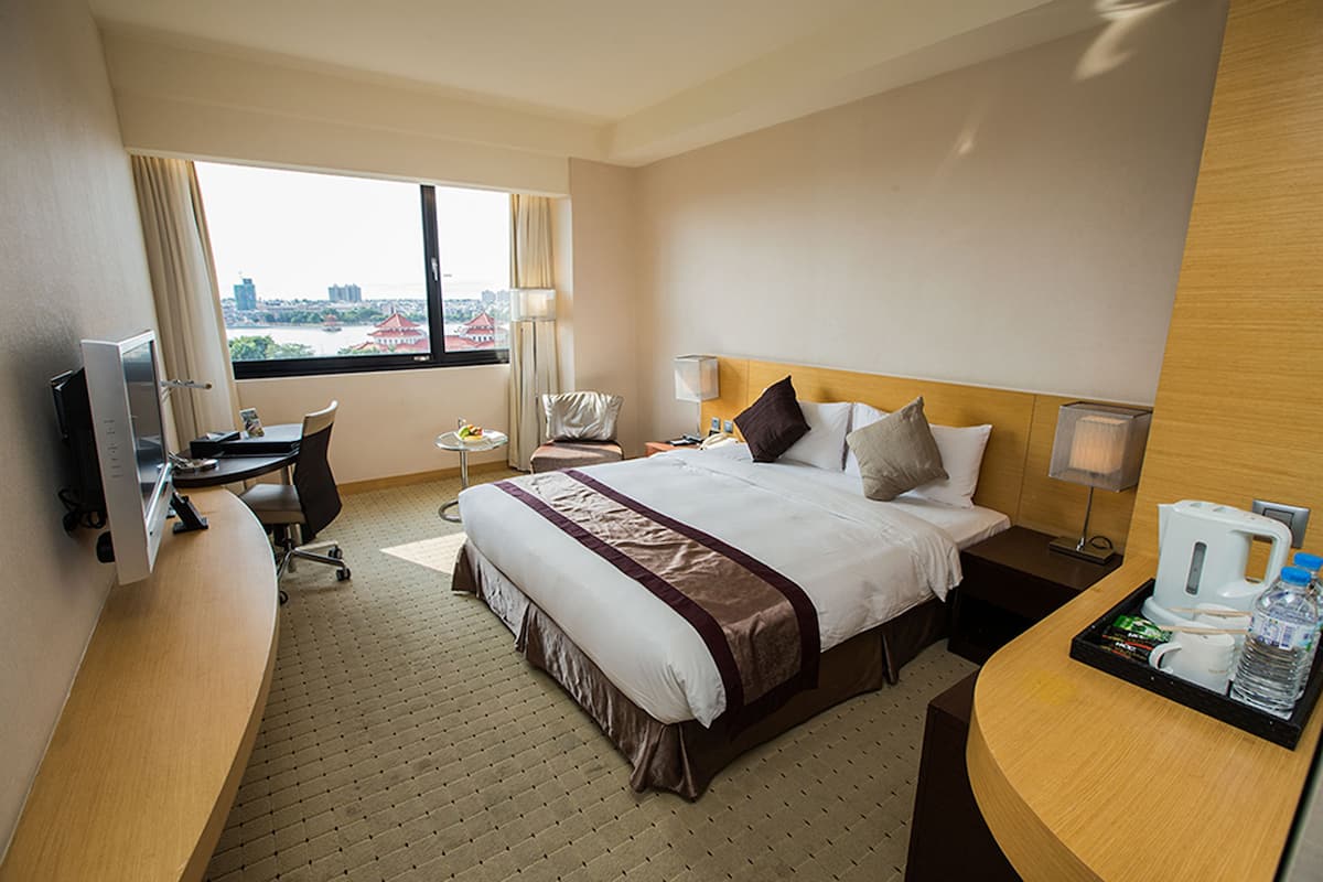 Standard Double Room | Premium bedding, minibar, desk, blackout drapes