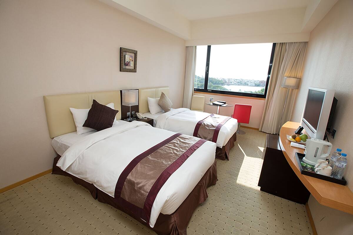Standard Twin Room | Premium bedding, minibar, desk, blackout drapes