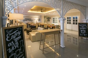 Breakfast area - Yan's House Hotel (Kuta)
