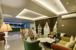 Breakfast, lunch, dinner served; international cuisine 