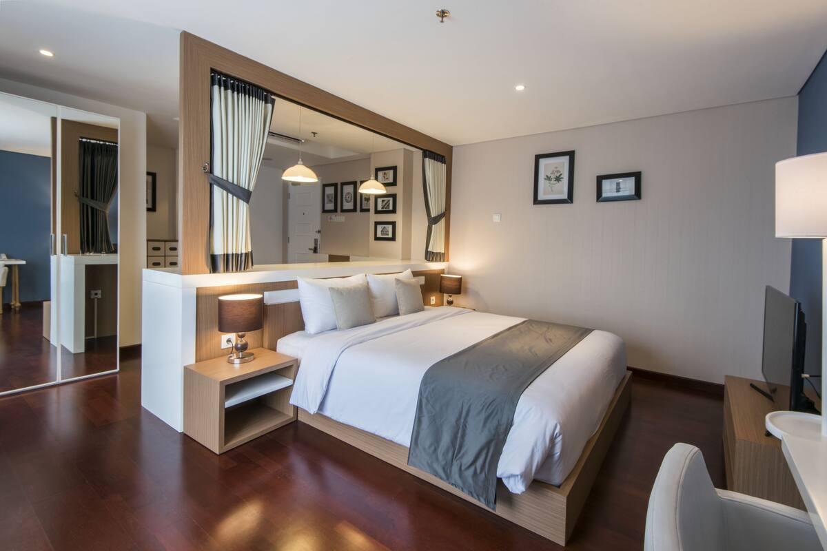 In-room safe, desk, iron/ironing board (on request), free WiFi