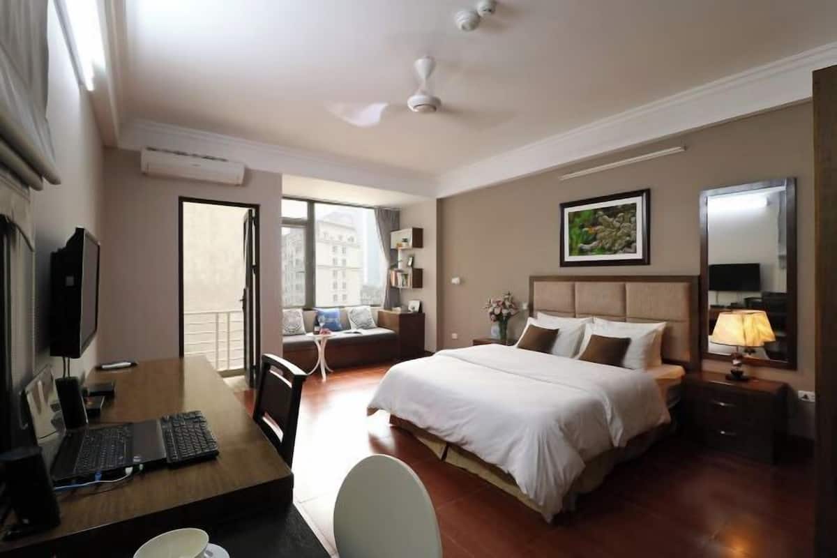 Ropa de cama de alta calidad, escritorio y cortinas blackout