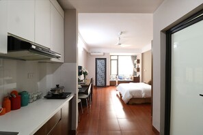 Deluxe Studio | Premium bedding, individually decorated, individually furnished, desk - iStay Hotel Apartment 1 (Hanoi)