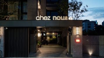 Façade de lâhĂ©bergement - soirĂ©e/nuit