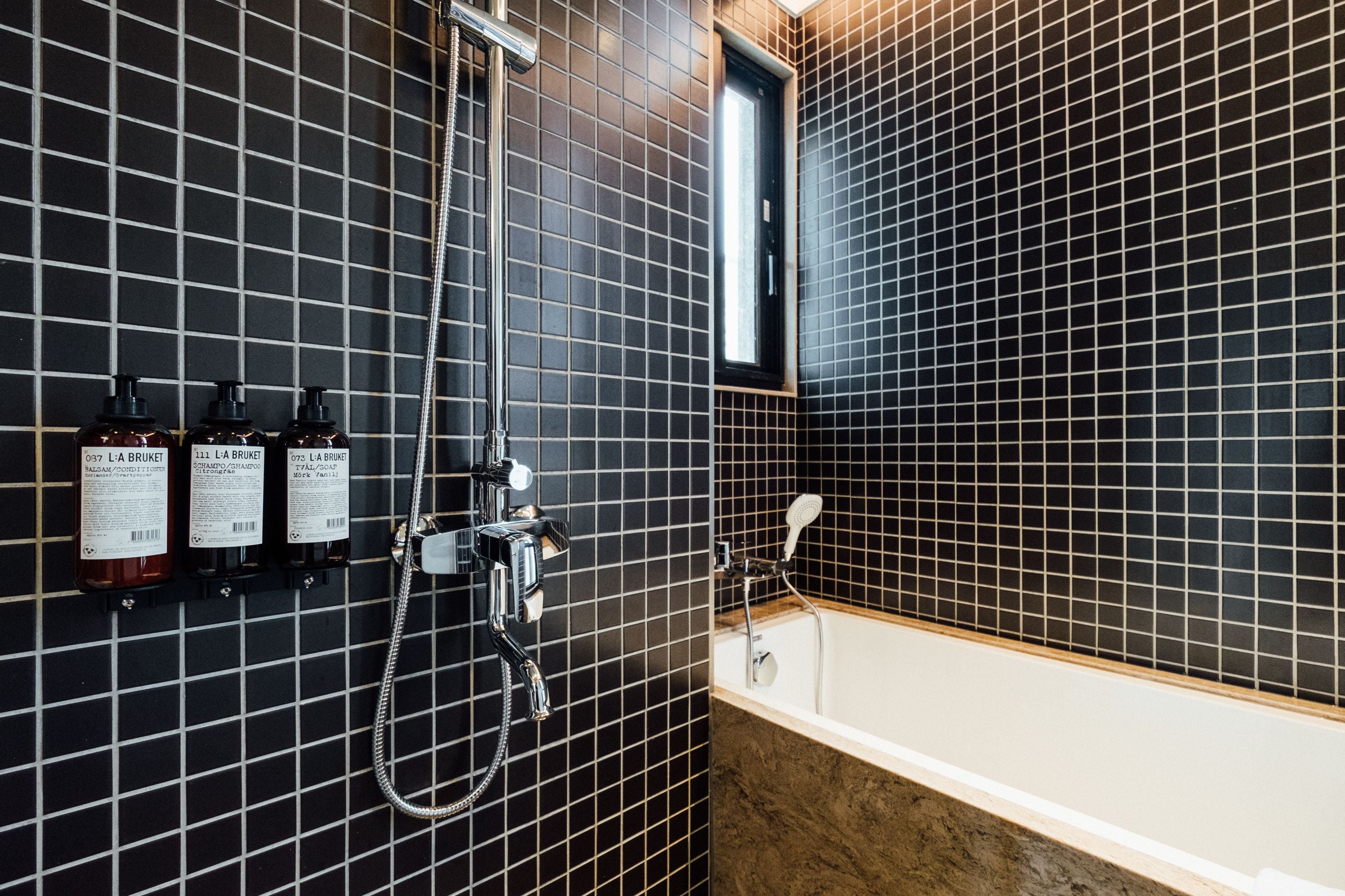 chez nous tall   | bathroom | shower, free toiletries, hair dryer, slippers