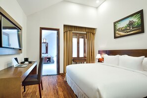 Premium bedding, in-room safe, desk, iron/ironing board