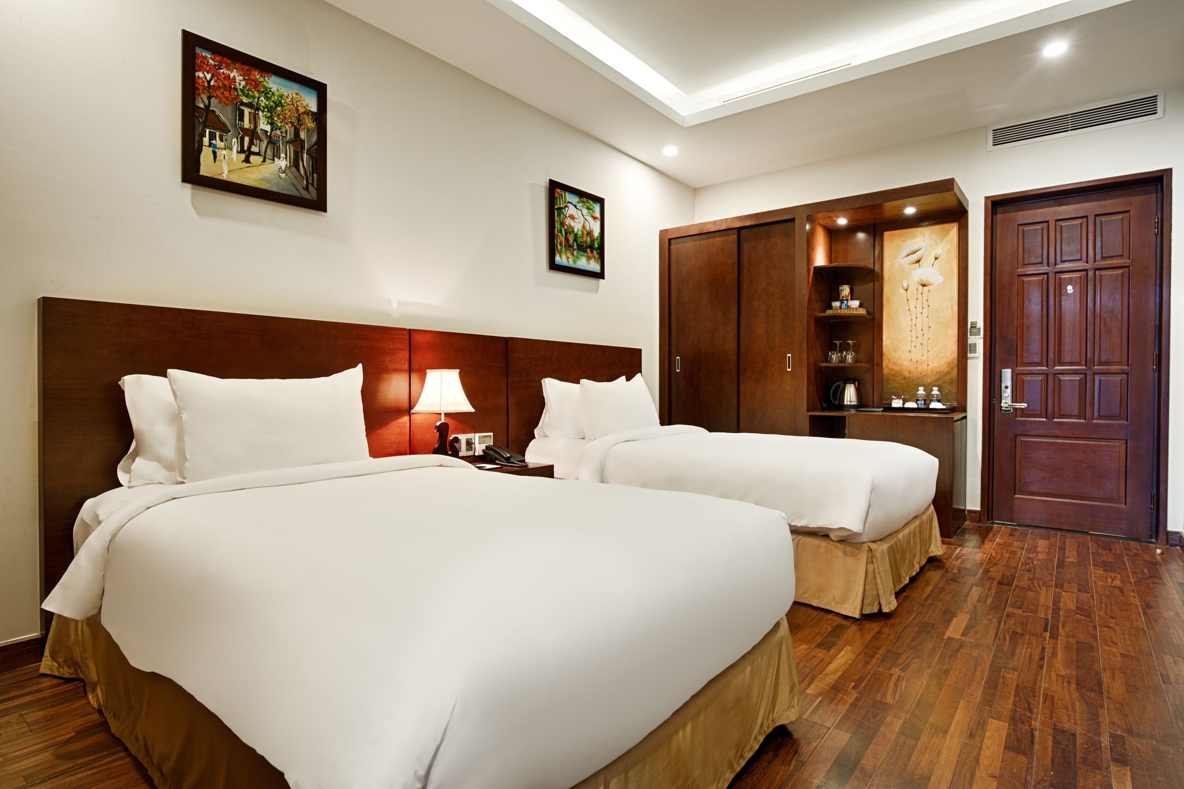 premium bedding, in-room safe, desk, iron/ironing board