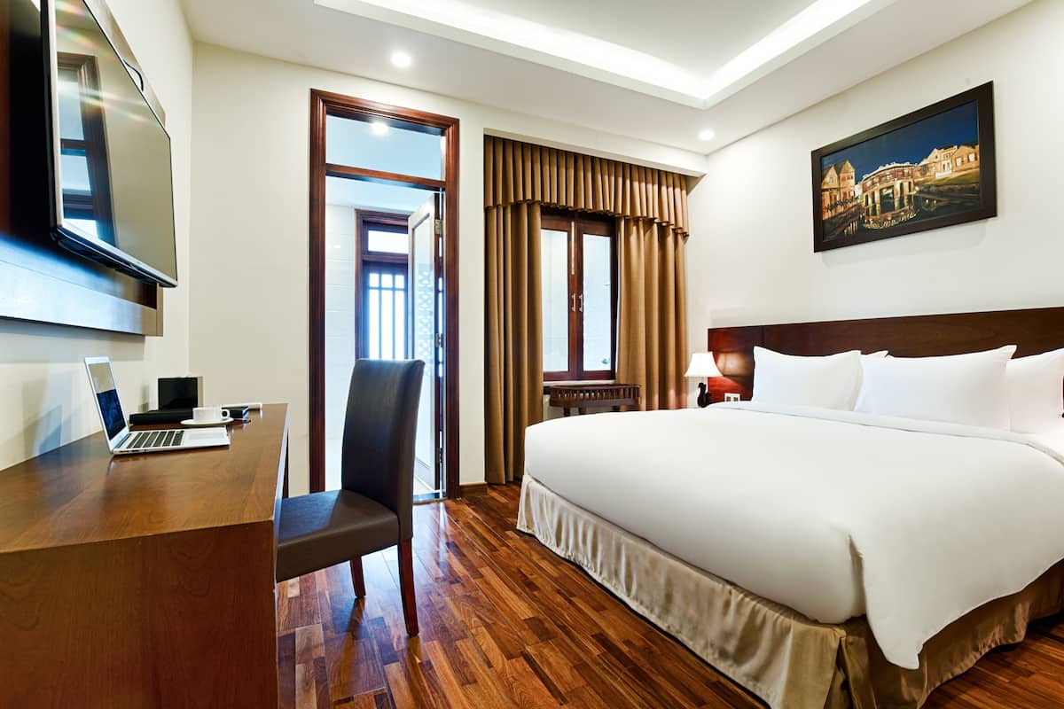 Superior Double Room | Premium bedding, in-room safe, desk, iron/ironing board