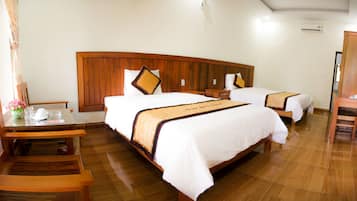 Minibar, desk, free WiFi, bed sheets