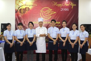 Breakfast, lunch, dinner served; local and international cuisine 