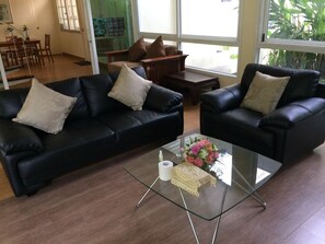 Villa | Living room | LCD TV - Ratchayothin Cottage (Bangkok)