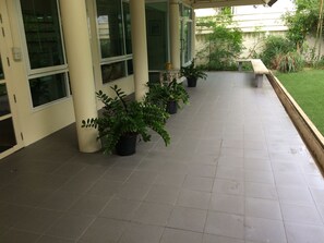 Terrace/patio - Ratchayothin Cottage (Bangkok)