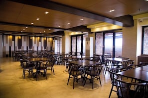 2 restaurants, breakfast, lunch served; local and international cuisine