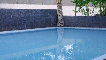 Piscine couverte, piscine extérieure