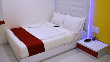 Deluxe Double or Twin Room, 1 Double Bed, Smoking, Private Bathroom | Premium bedding, desk, iron/ironing board, rollaway beds (surcharge)