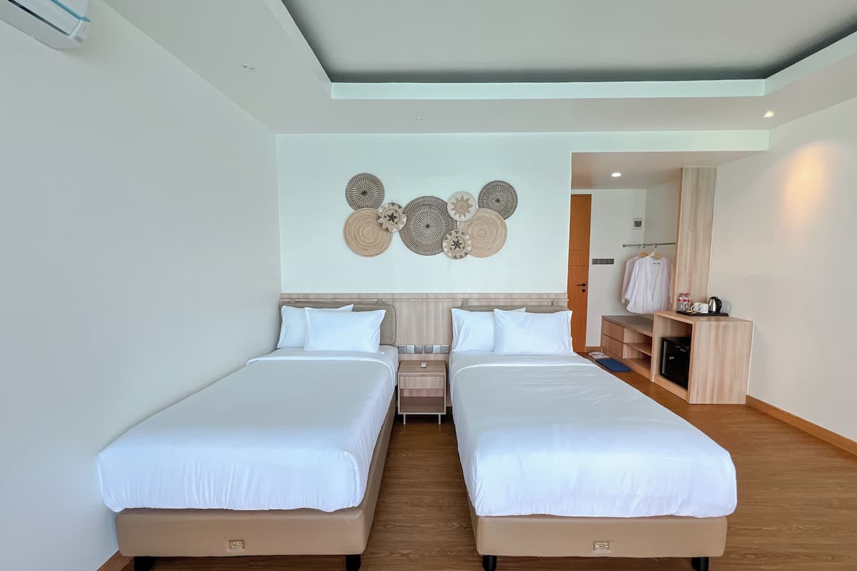 Ocean Villa Twin Bed | Desk, free WiFi, bed sheets