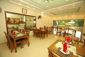 Breakfast, lunch, dinner served; local cuisine - Ngoc Anh Hotel (Ninh Binh)