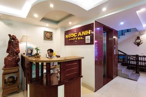 Check-in/check-out kiosk