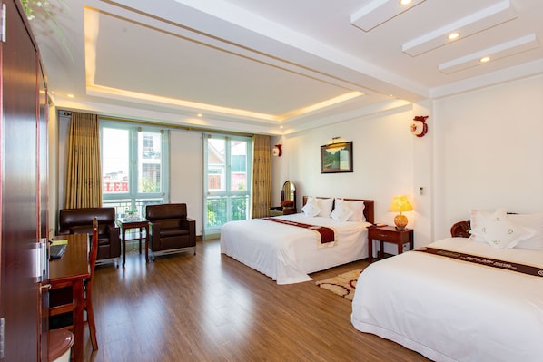 Kamar Keluarga (Executive) | Seprai premium, busa memori, isi minibar gratis, dan brankas