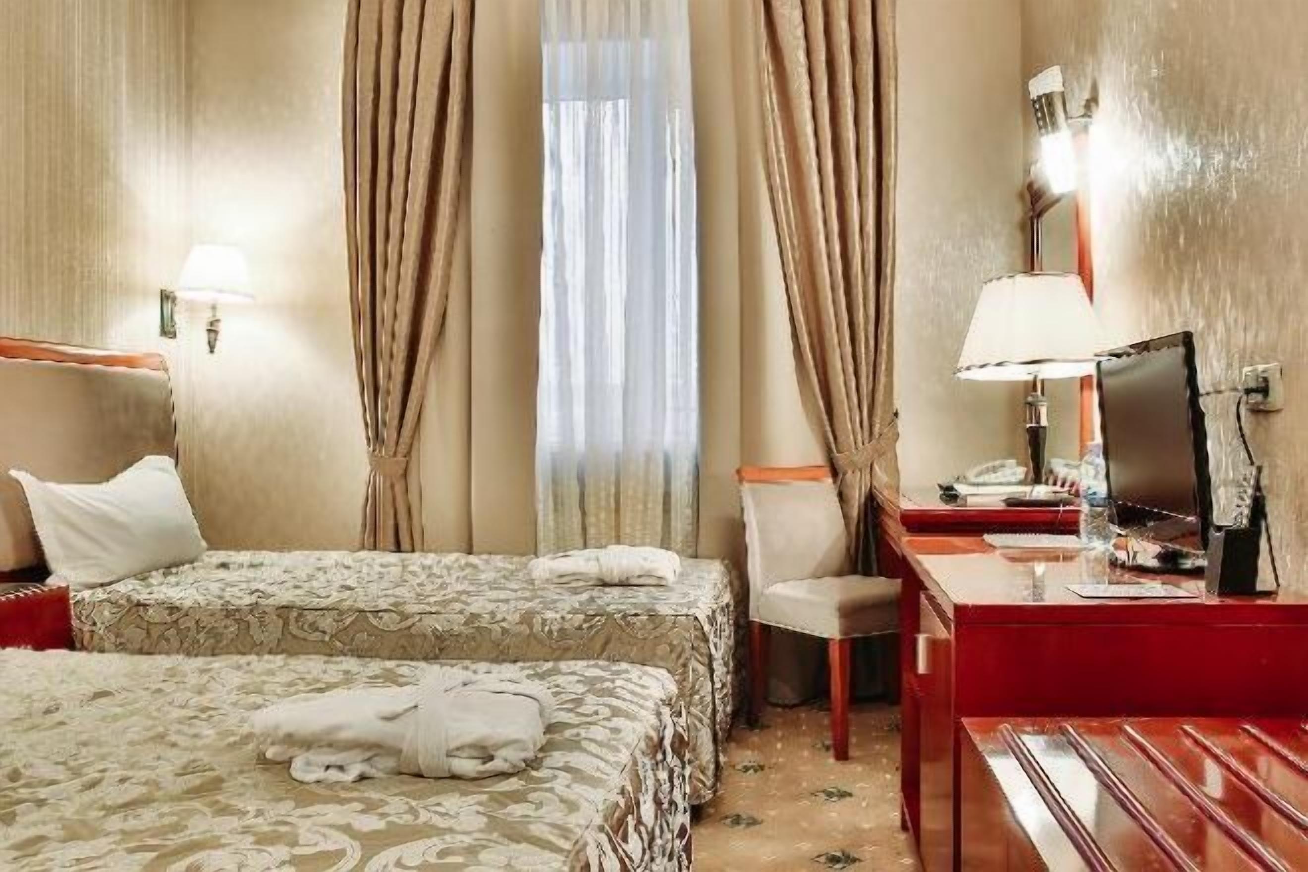 Minibar, in-room safe, desk, soundproofing