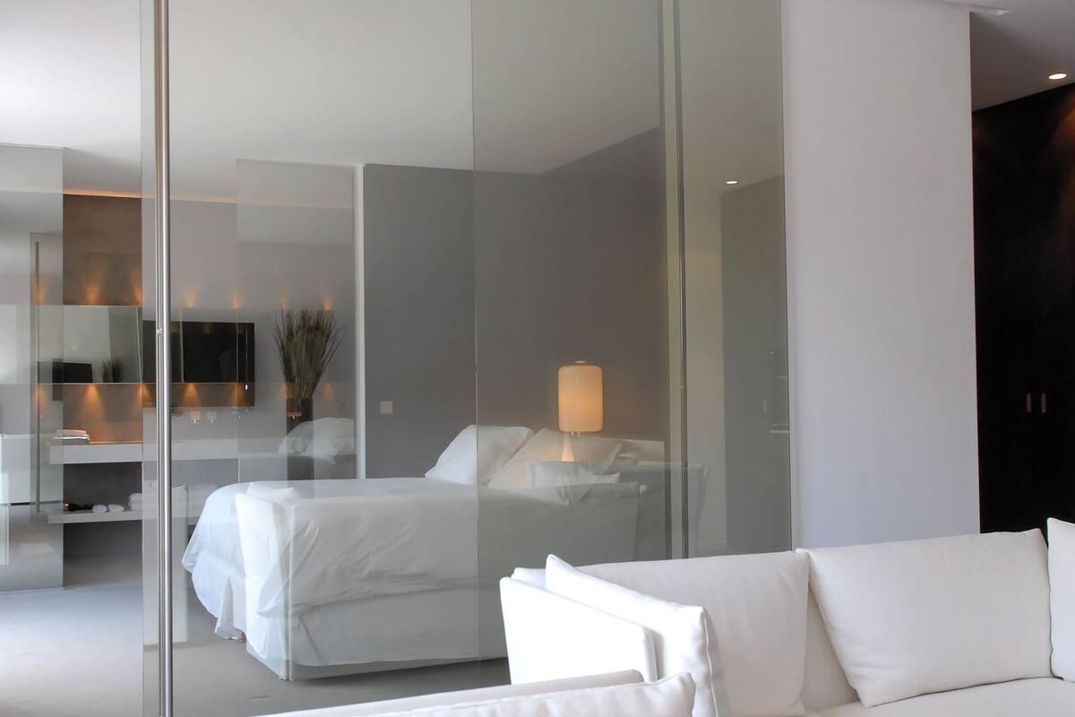 design suite | premium bedding, pillow-top beds, minibar, in-room safe