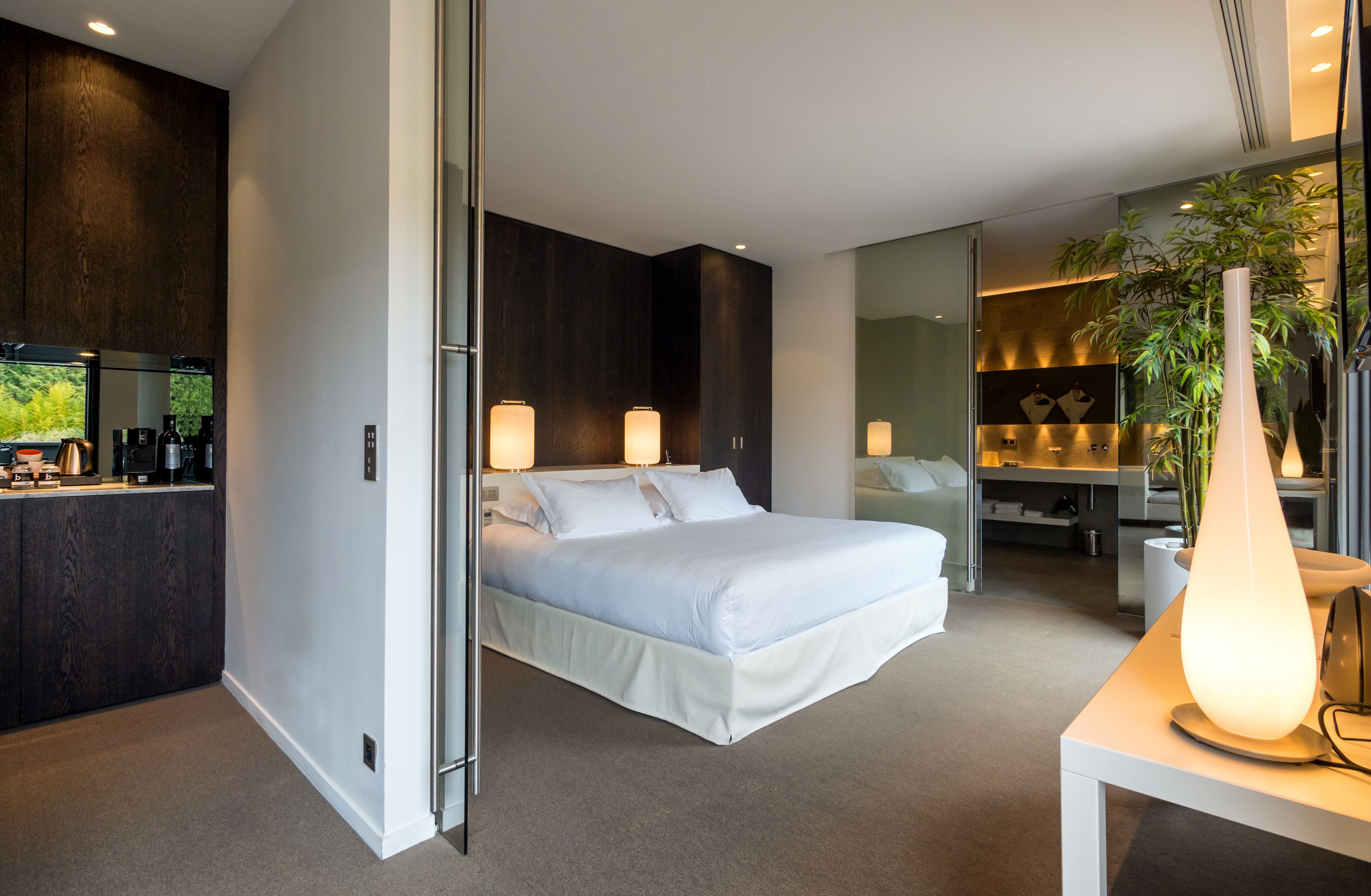 premium bedding, pillow-top beds, minibar, in-room safe