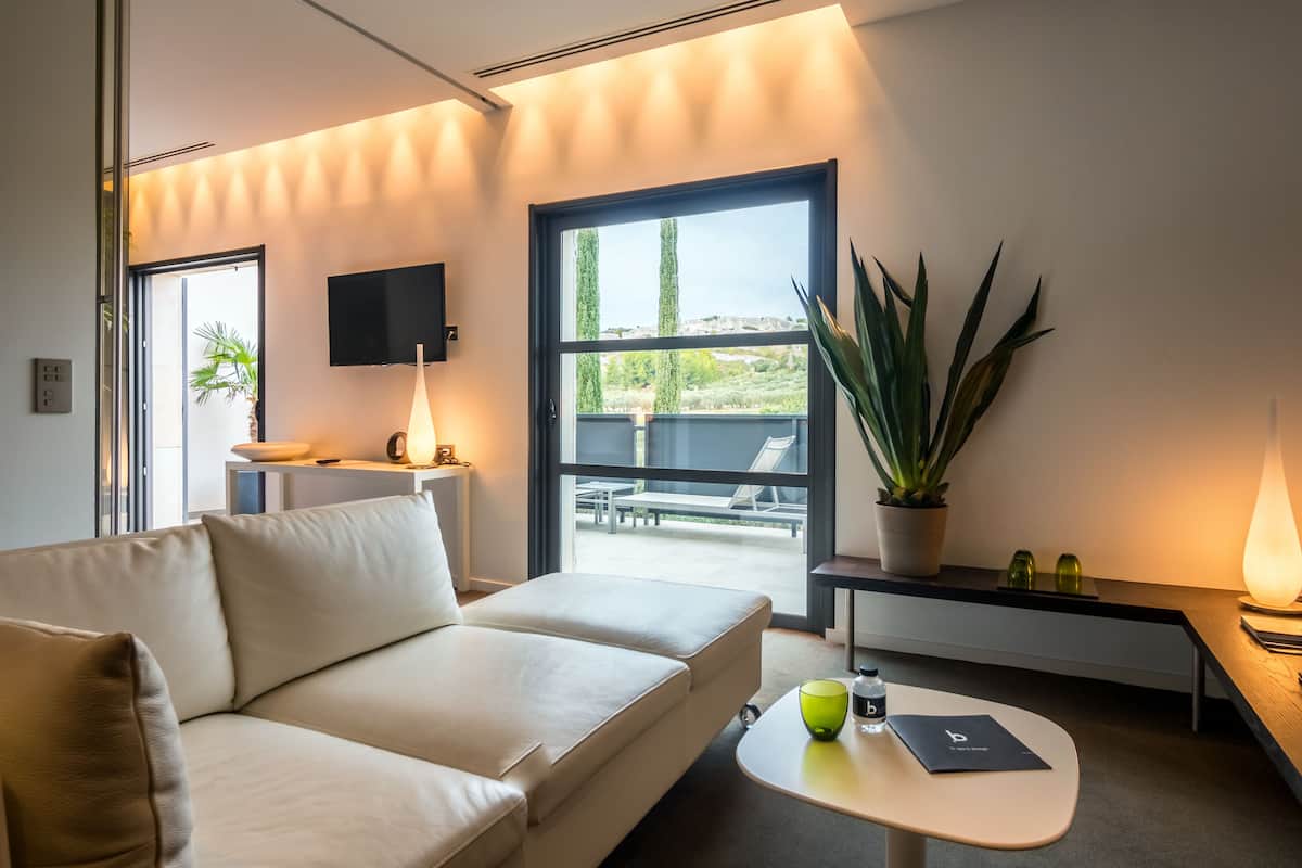 premium bedding, pillow-top beds, minibar, in-room safe