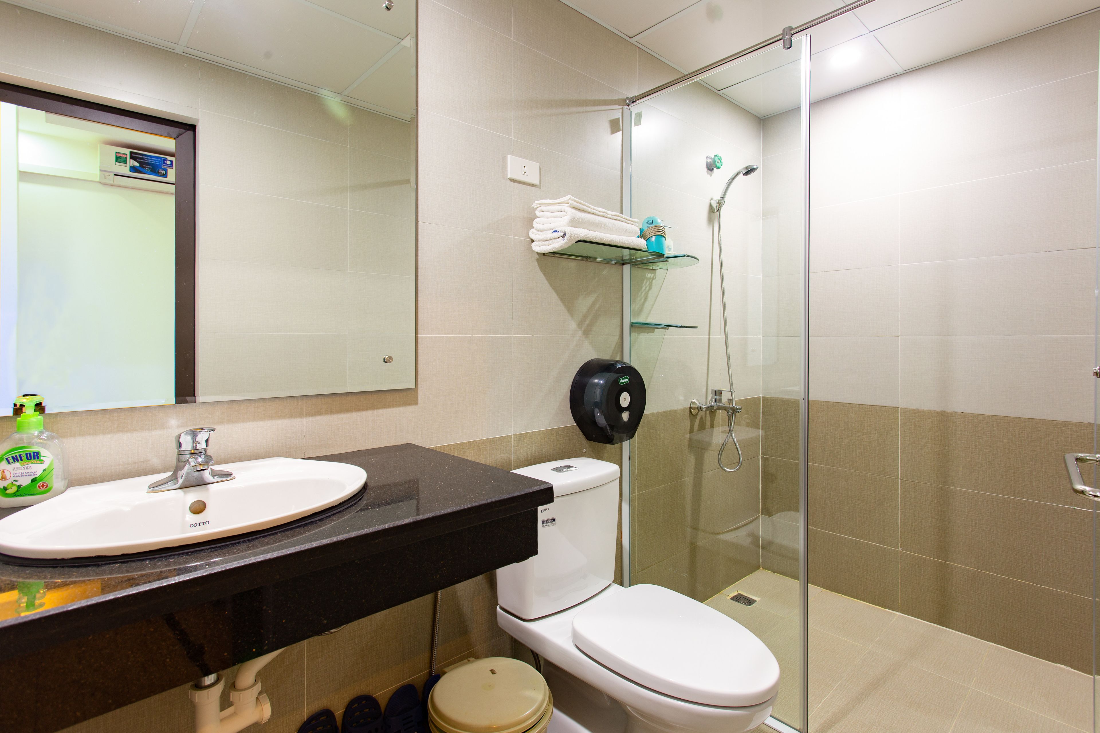 shower, free toiletries, hair dryer, slippers