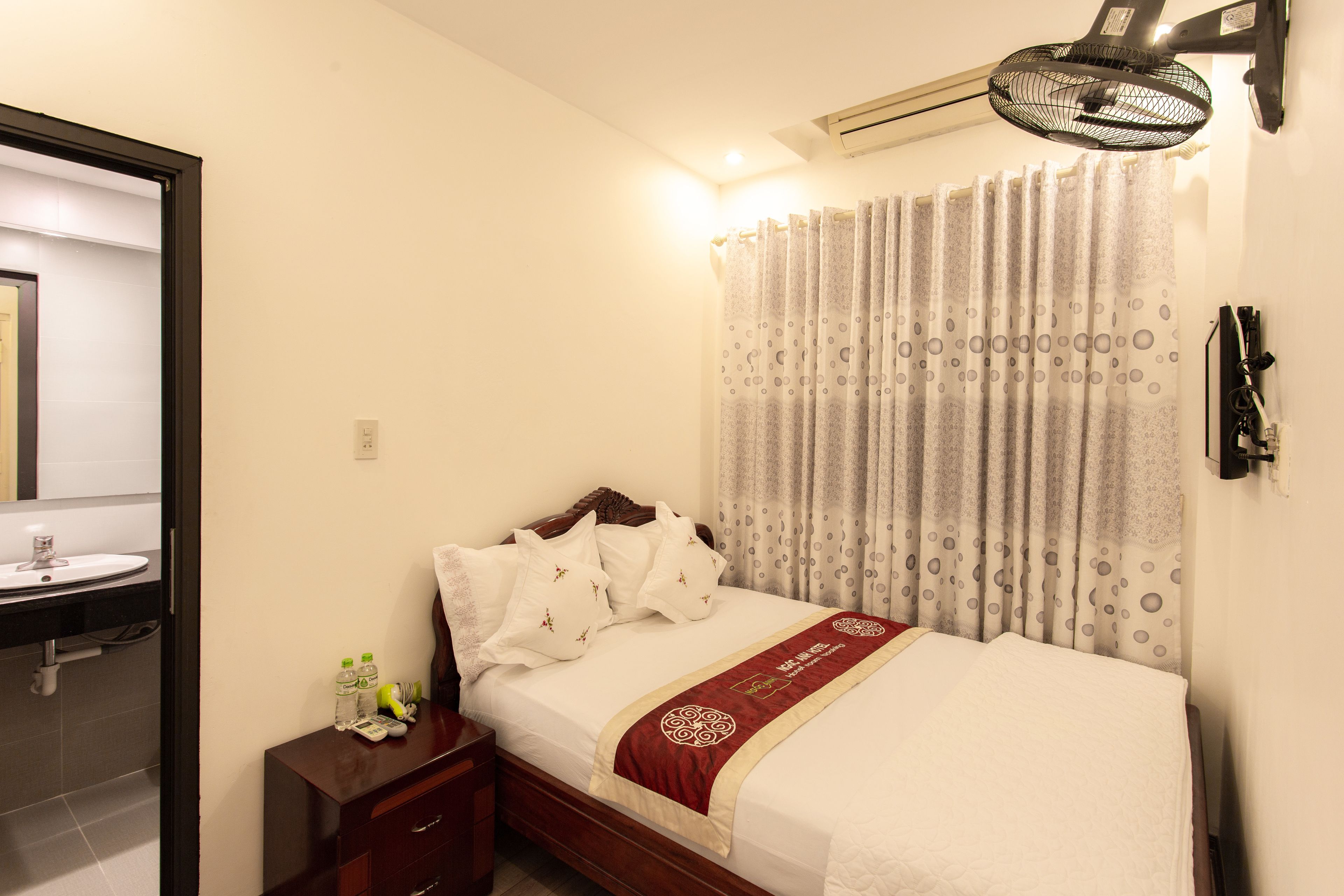 standard room | 1 bedroom, desk, blackout curtains, soundproofing