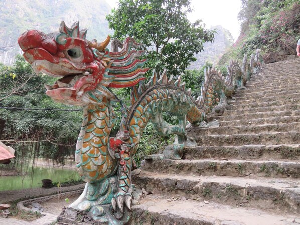 A staircase with dragon statues on the steps. - Ngoc Anh Legend Hotel (Hoa Lu)