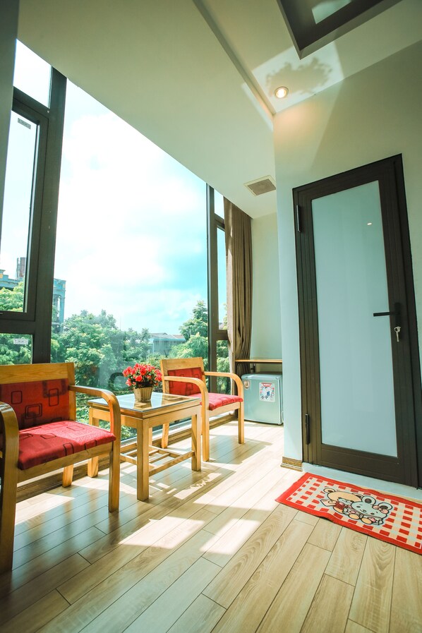 Superior Room | Desk, blackout drapes, soundproofing, free WiFi - Ngoc Anh Legend Hotel (Ninh Binh)