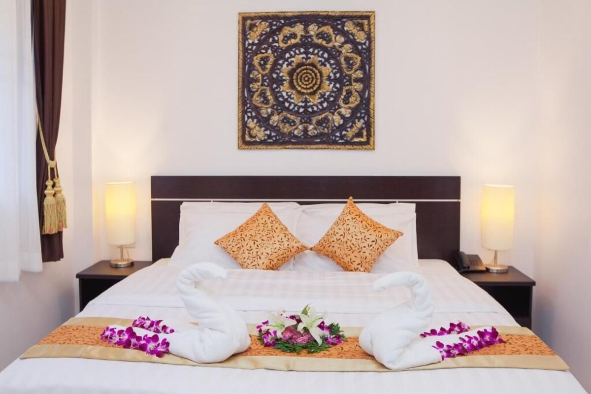 2 bedrooms, premium bedding, Tempur-Pedic beds, in-room safe