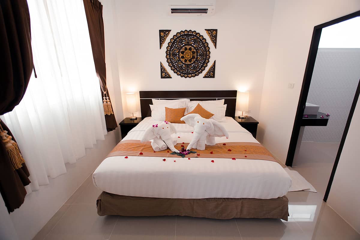 Deluxe Villa, 1 King Bed, Private Bathroom | 2 bedrooms, premium bedding, Tempur-Pedic beds, in-room safe