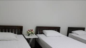 Triple Room with Fan | Wifi gratis